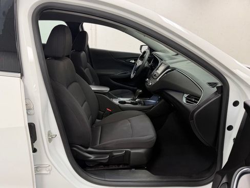 Used 2018 Chevrolet Malibu LT FWD image 9