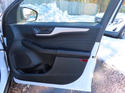 Used 2022 Ford Escape SE image 23