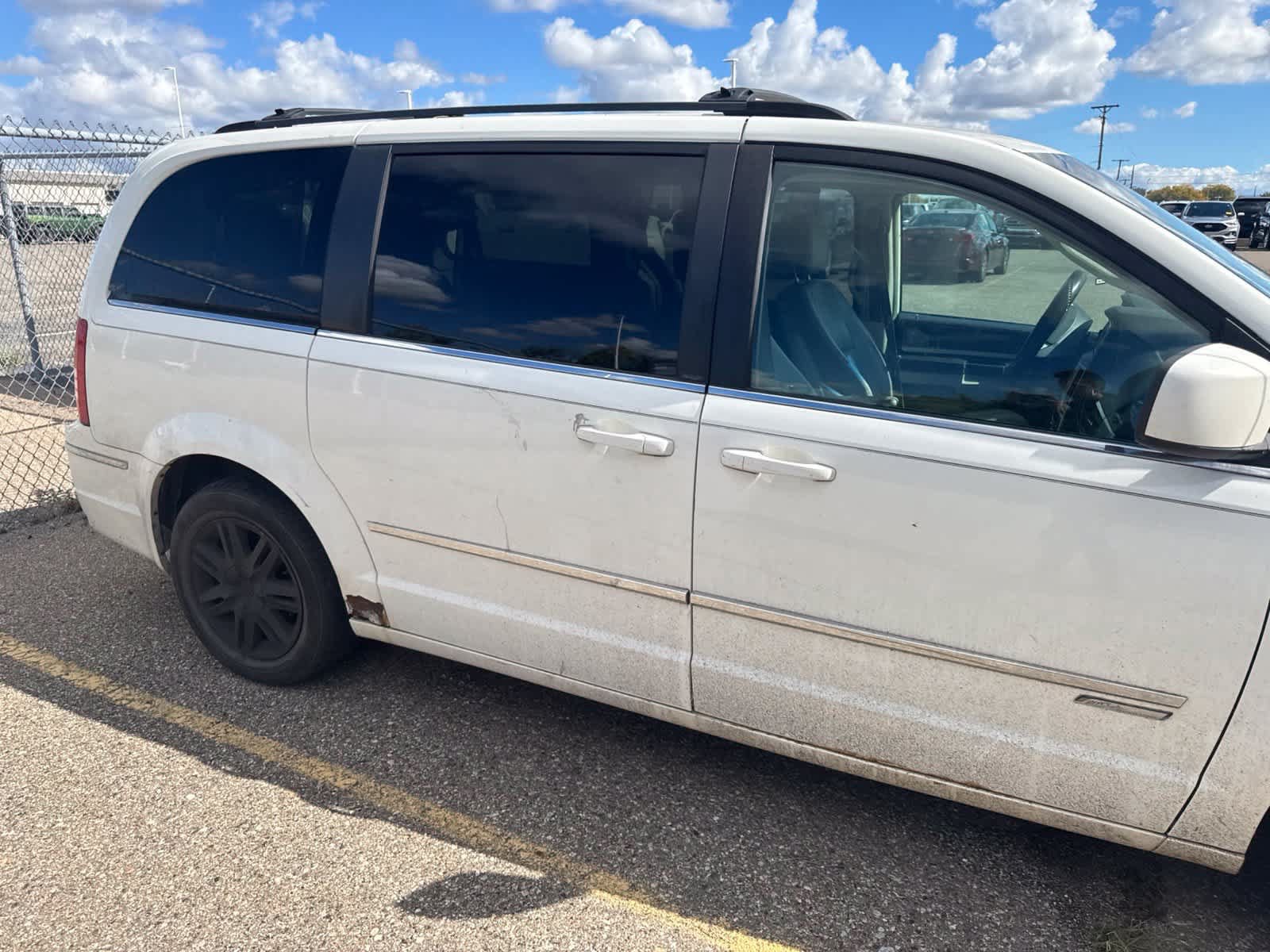 Used 2010 Chrysler Town & Country Touring FWD image 8
