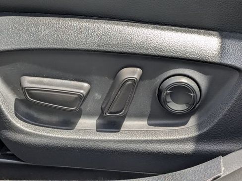 Used 2019 Toyota Camry SE FWD image 20