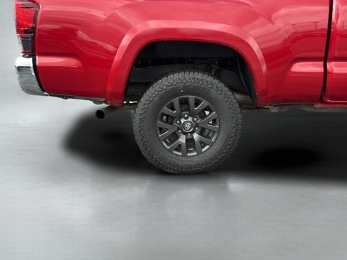 Used 2021 Toyota Tacoma SR5 AWD/4WD image 32