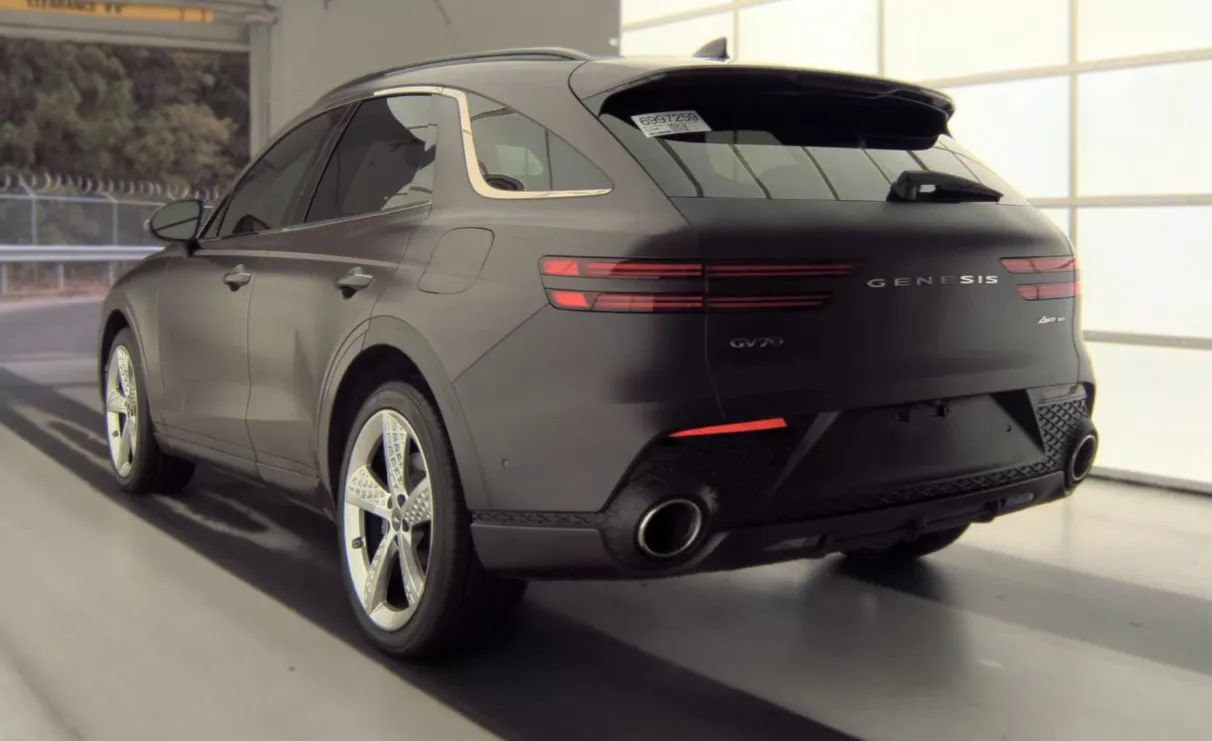 Used 2022 Genesis GV70 3.5T Sport w/ Sport Prestige Package AWD/4WD image 4