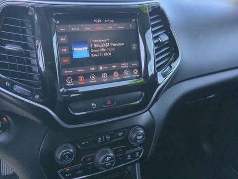 Used 2019 Jeep Cherokee Limited FWD image 16
