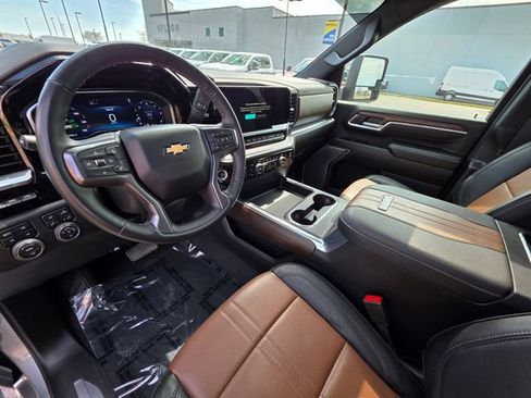 Used 2025 Chevrolet Silverado 2500 High Country w/ Technology Package AWD/4WD image 21