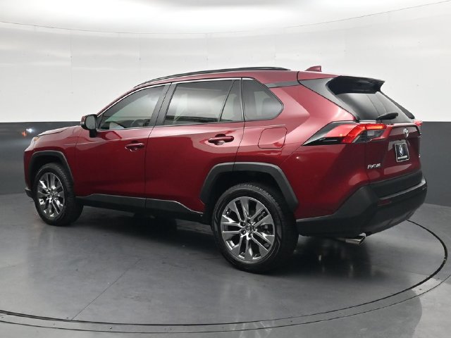 Used 2020 Toyota RAV4 XLE Premium FWD image 6