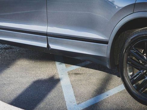 Used 2022 Volkswagen Tiguan SE R-Line image 22