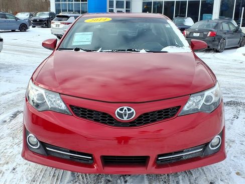 Used 2014 Toyota Camry L image 2
