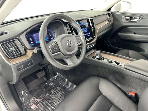 Used 2022 Volvo XC60 B5 Momentum w/ Protection Package Premier image 9
