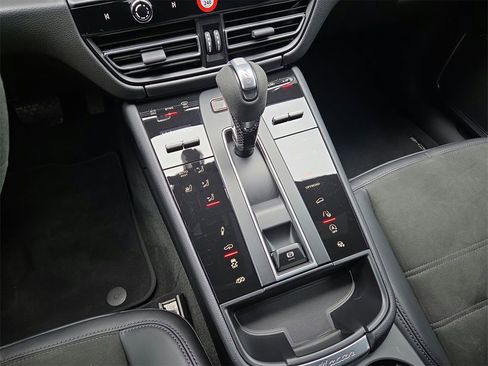 Certified 2026 Porsche Macan GTS image 14