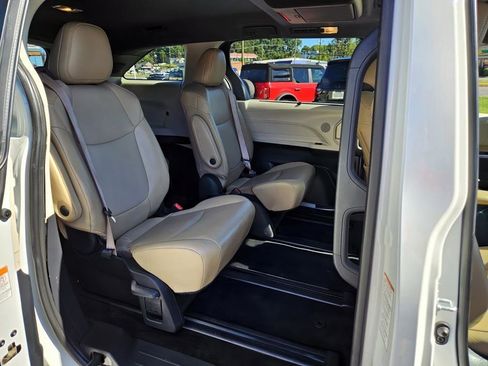 Used 2021 Toyota Sienna XLE w/ XLE Plus Package image 14