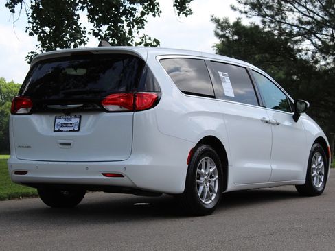 Used 2023 Chrysler Voyager LX FWD image 8
