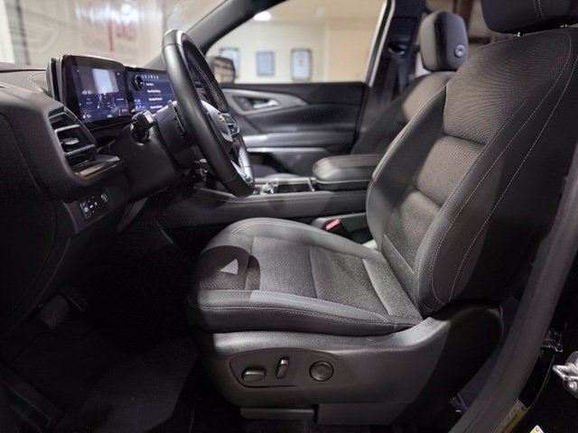 Used 2024 Chevrolet Traverse LT FWD image 11