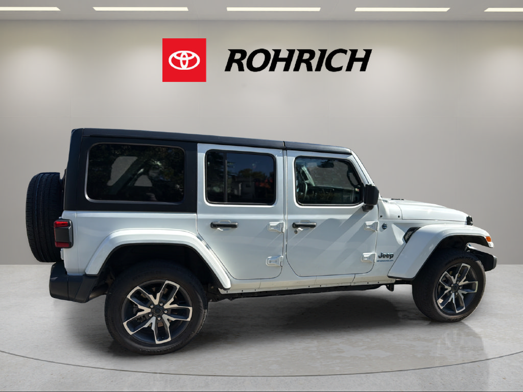 Used 2024 Jeep Wrangler Unlimited w/ Convenience Group AWD/4WD image 5