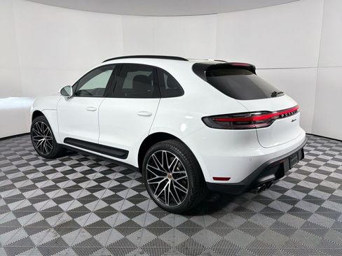 Certified 2026 Porsche Macan AWD/4WD image 3