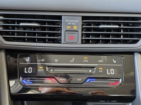 New 2025 Volkswagen Jetta SE FWD image 17