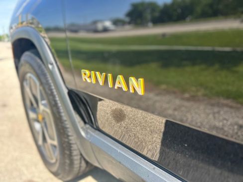 Used 2023 Rivian R1T Adventure AWD/4WD image 8