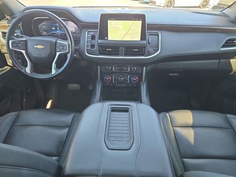 Used 2022 Chevrolet Suburban LT w/ Luxury Package RWD image 9