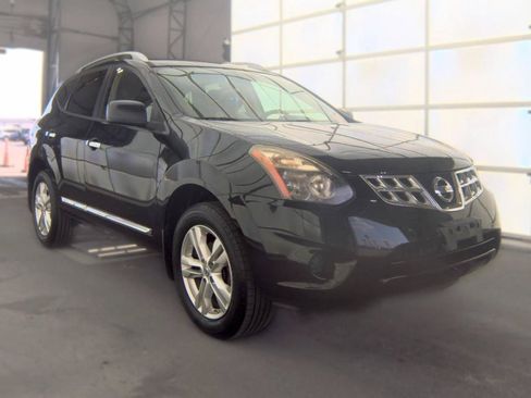 Used 2015 Nissan Rogue S w/ Convenience Package AWD/4WD image 3