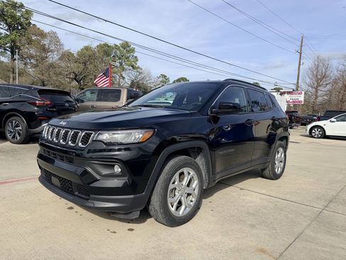 Used 2024 Jeep Compass Latitude image 42