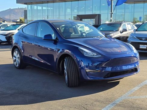 Used 2023 Tesla Model Y AWD image 4