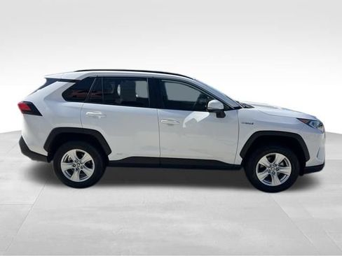 Used 2021 Toyota RAV4 XLE AWD/4WD image 7