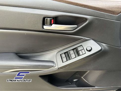 Used 2021 Toyota Avalon XLE image 16