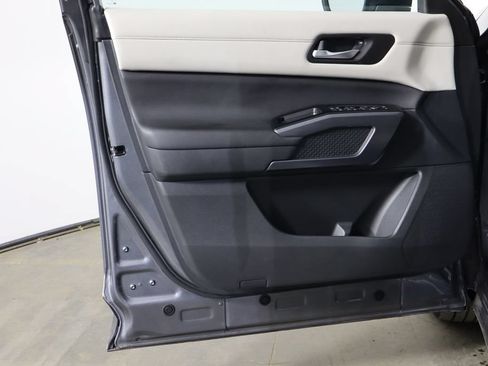 Used 2024 Nissan Pathfinder SL w/ Black Appearance Package FWD image 19