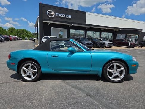 Used 2003 MAZDA MX-5 Miata RWD image 6