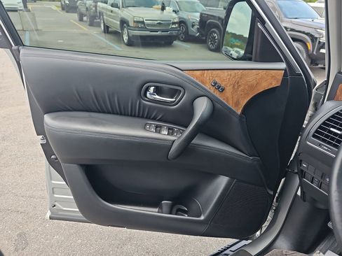 Used 2022 Nissan Armada SL w/ Captain's Chairs Package AWD/4WD image 30