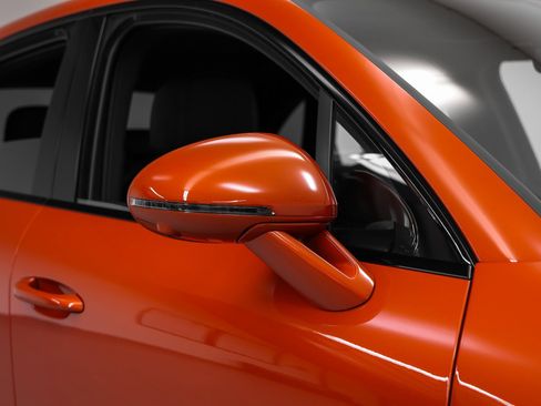 Certified 2025 Porsche Macan image 14