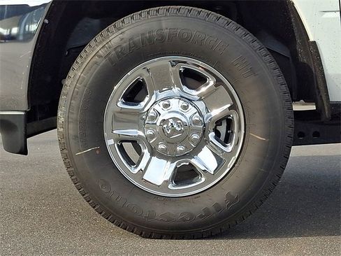 Used 2024 RAM 2500 Tradesman w/ Chrome Appearance Group image 8