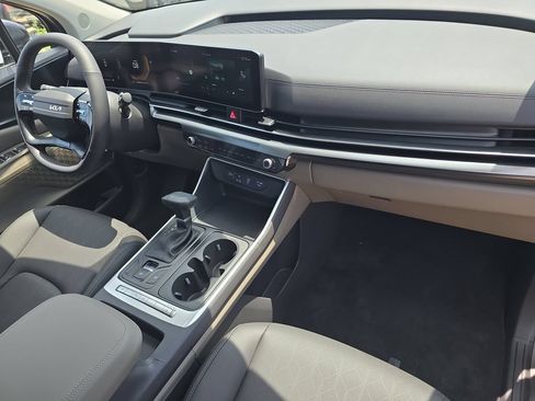 New 2027 Kia Carnival FWD image 11