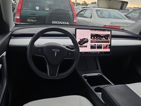 Used 2022 Tesla Model Y Long Range AWD/4WD image 6