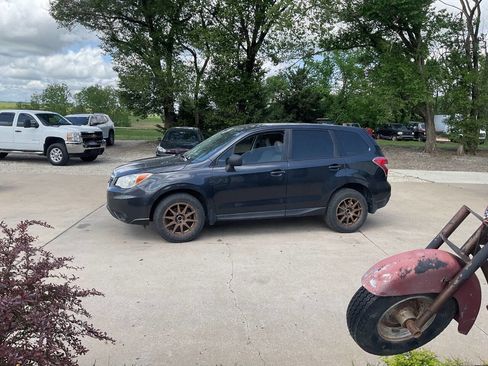 Used 2015 Subaru Forester 2.5i AWD/4WD image 6