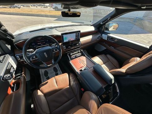 Used 2024 Lincoln Navigator Reserve image 17