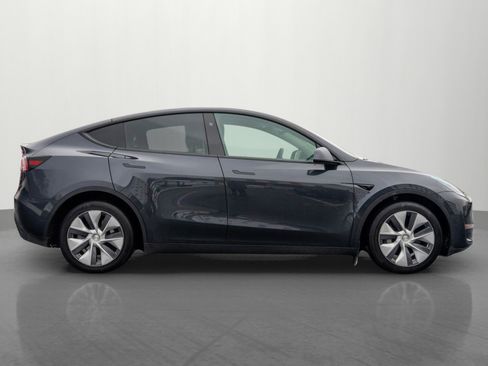 Used 2024 Tesla Model Y Long Range image 8