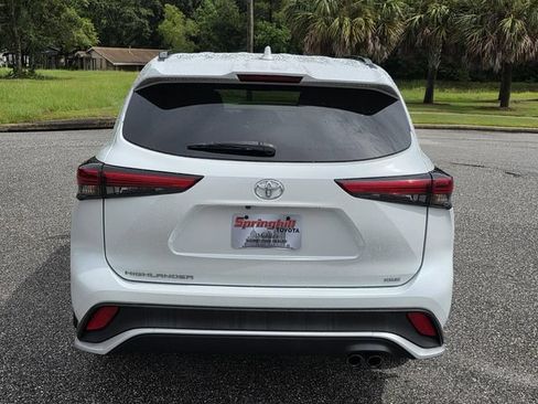 Used 2022 Toyota Highlander XSE FWD image 3