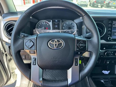 Used 2022 Toyota Tacoma SR5 AWD/4WD image 24