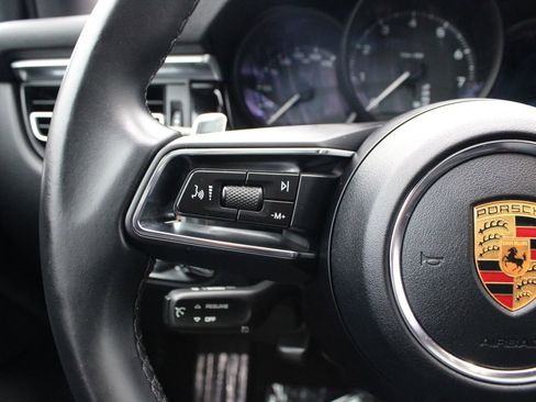 Used 2022 Porsche Macan image 17