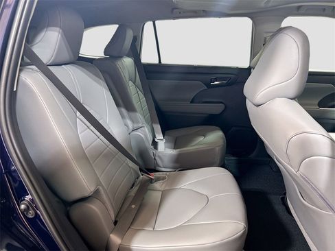 New 2026 Toyota Highlander XLE image 26