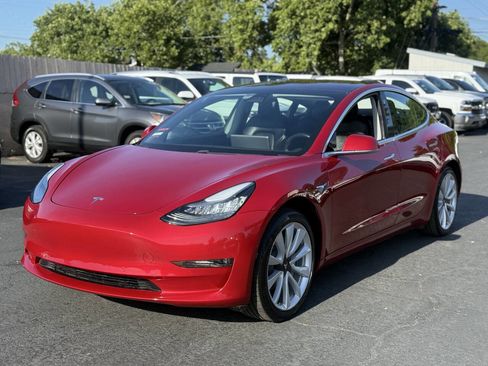 Used 2018 Tesla Model 3 Long Range RWD image 3