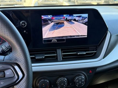 Used 2025 Chevrolet Trax RS w/ Driver Confidence Package image 18