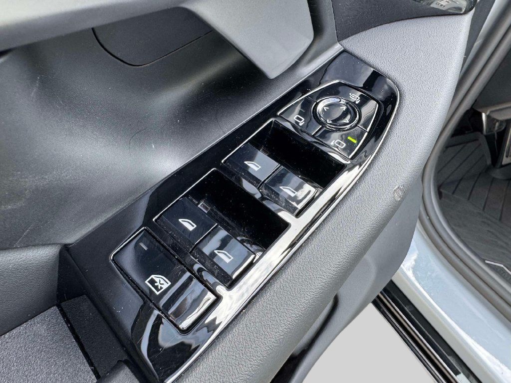 Certified 2026 BMW 530i xDrive AWD/4WD image 19