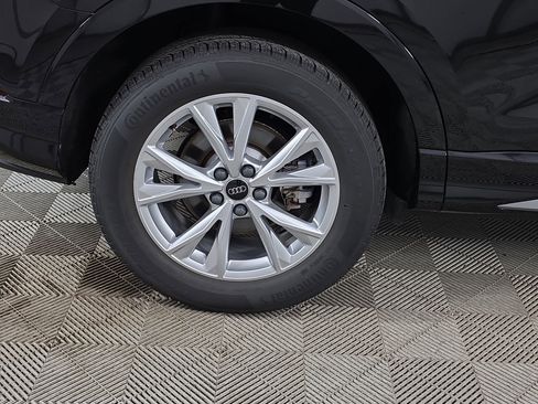 Certified 2025 Audi Q3 2.0T Premium Plus w/ Premium Plus Package AWD/4WD image 9