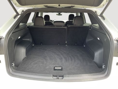 Used 2024 Volkswagen Atlas Cross Sport SE FWD image 26