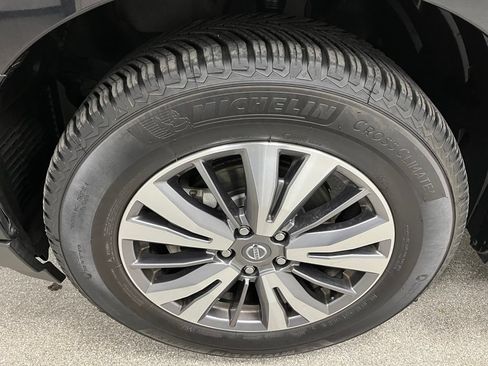 Used 2019 Nissan Pathfinder SL AWD/4WD image 15