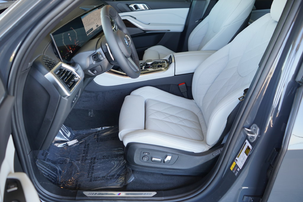 Used 2026 BMW X5 xDrive50e w/ M Sport Package AWD/4WD image 12
