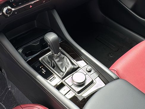 New 2026 MAZDA MAZDA3 Hatchback w/Premium Plus Pkg image 18