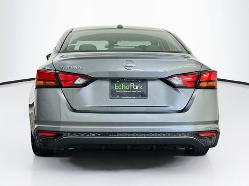 Used 2025 Nissan Altima 2.5 SV FWD image 7
