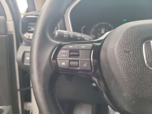 Used 2024 Honda Pilot Touring image 13